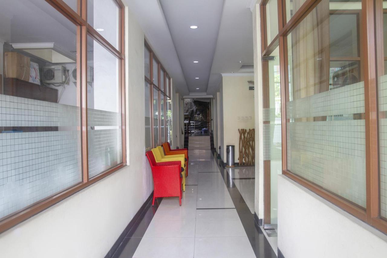 Oyo 3894 Karunia Muslim Syariah Hotel Jacarta Exterior foto