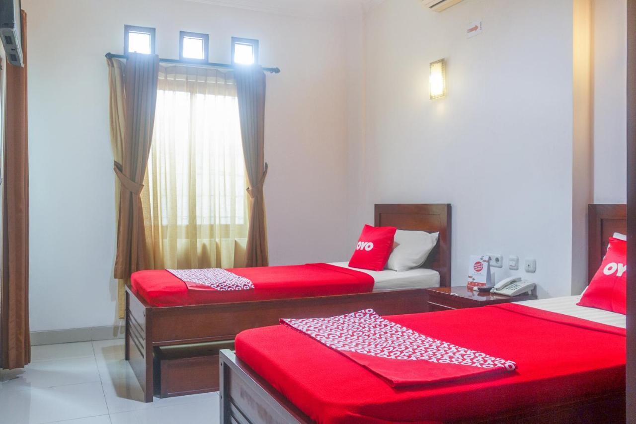 Oyo 3894 Karunia Muslim Syariah Hotel Jacarta Exterior foto