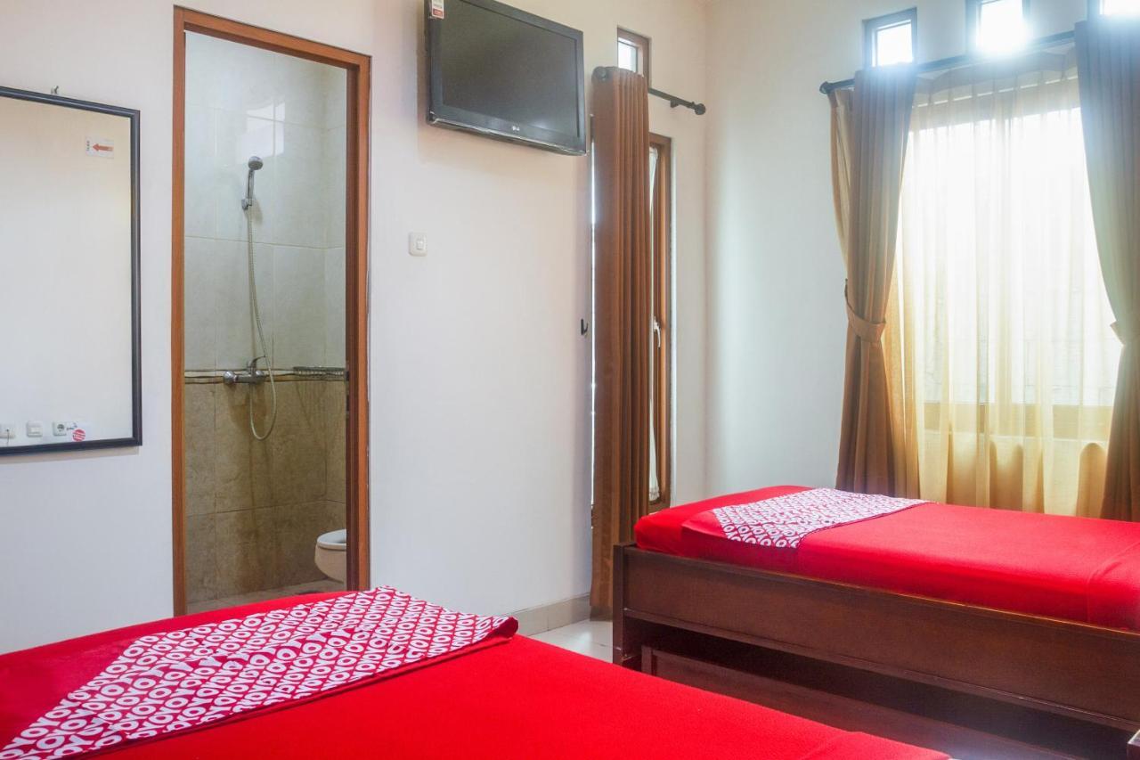 Oyo 3894 Karunia Muslim Syariah Hotel Jacarta Exterior foto