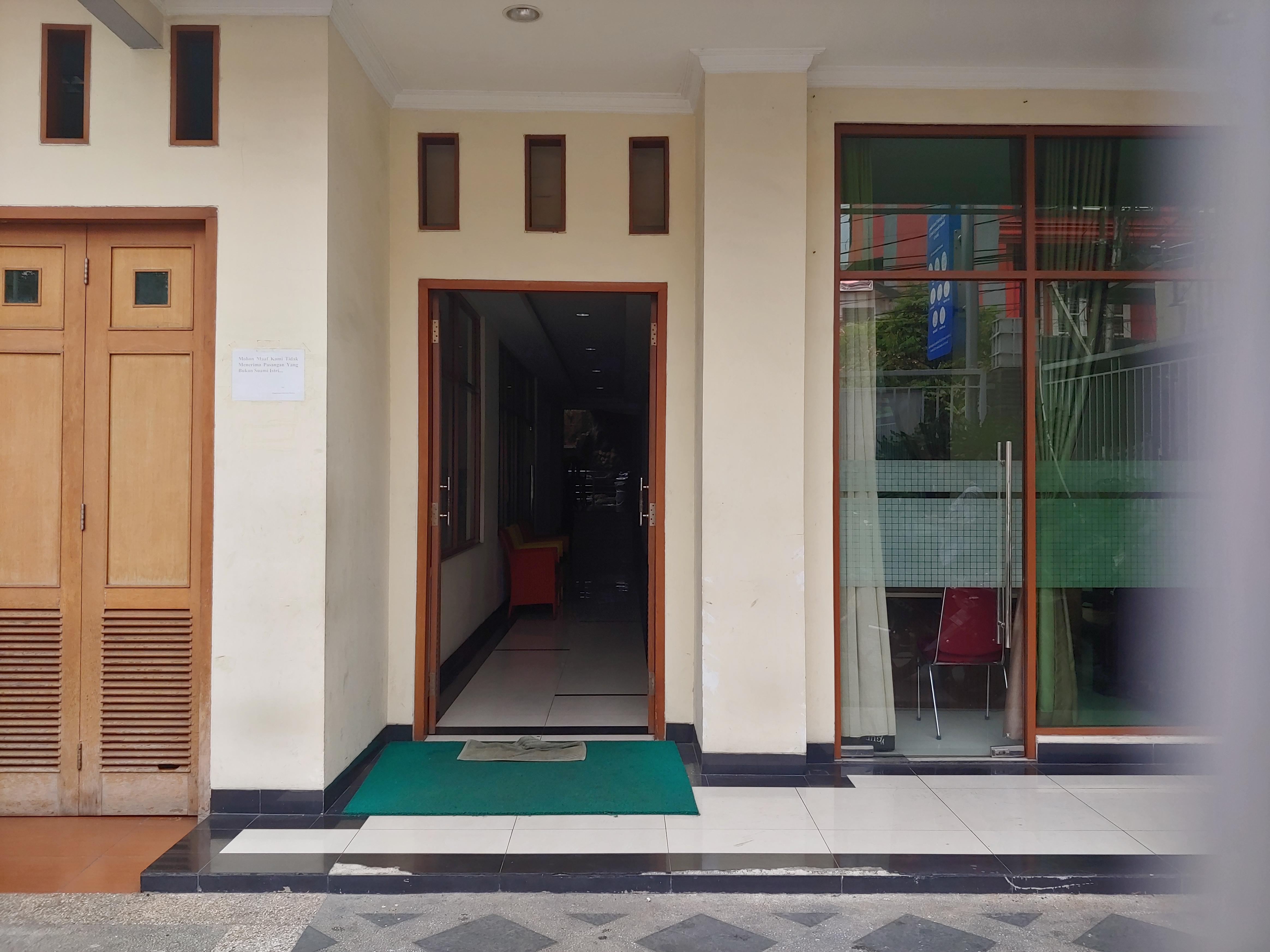 Oyo 3894 Karunia Muslim Syariah Hotel Jacarta Exterior foto
